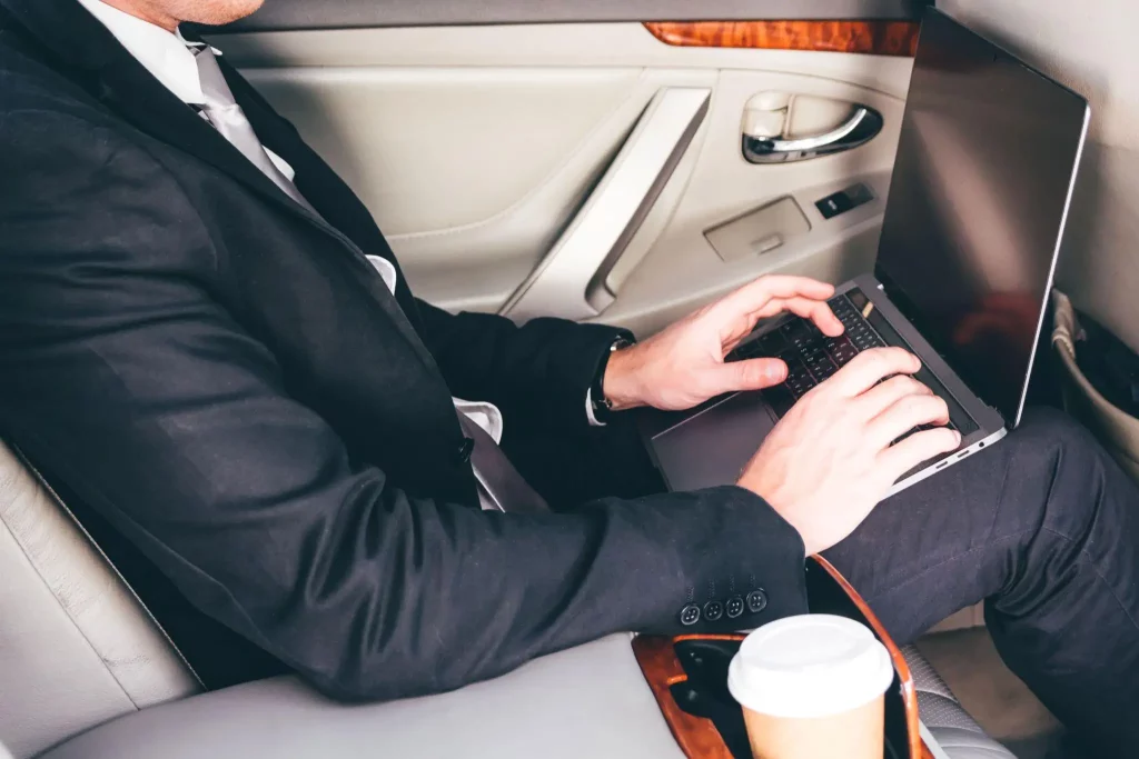 luxury car hire melbourne airport